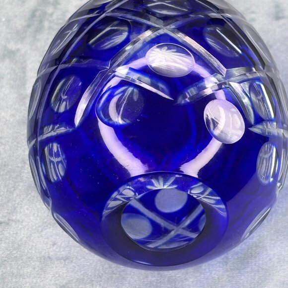 Vintage Czech Bohemian crystal cut cobalt blue egg - Picture 5 of 5